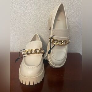 Zara Women's cream color chunky heel Loafers with Gold Chain size 8 USA